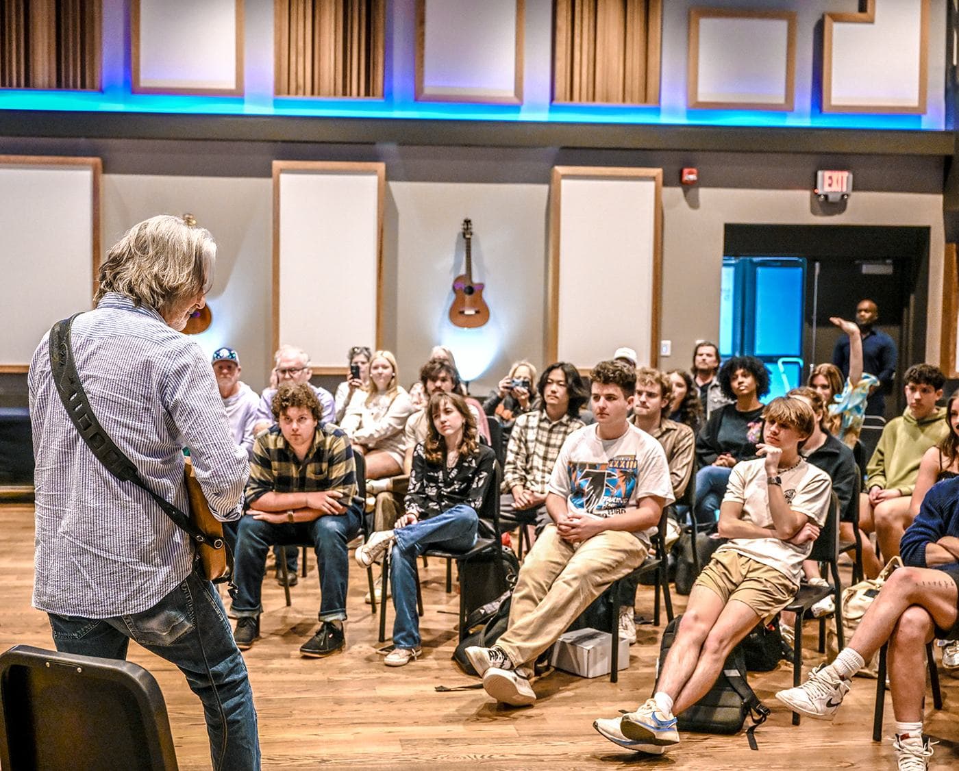 Guitarist Allen Hinds visits with music student in Lucky Man Studio at Auburn University