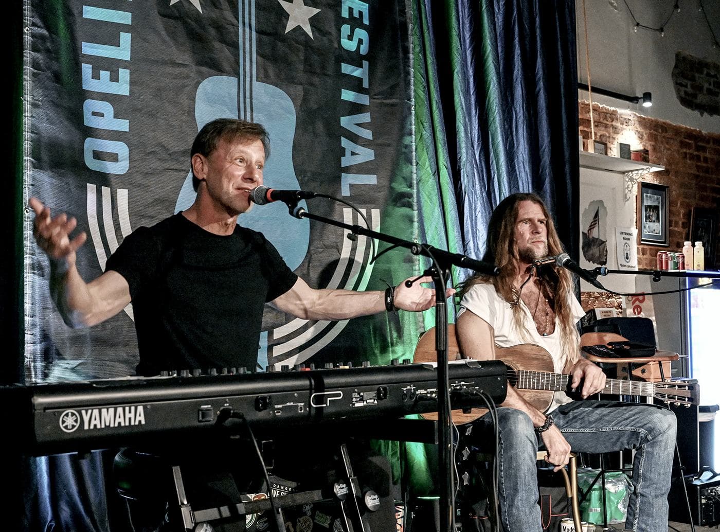 Pete Muller and Grayson Capps perform