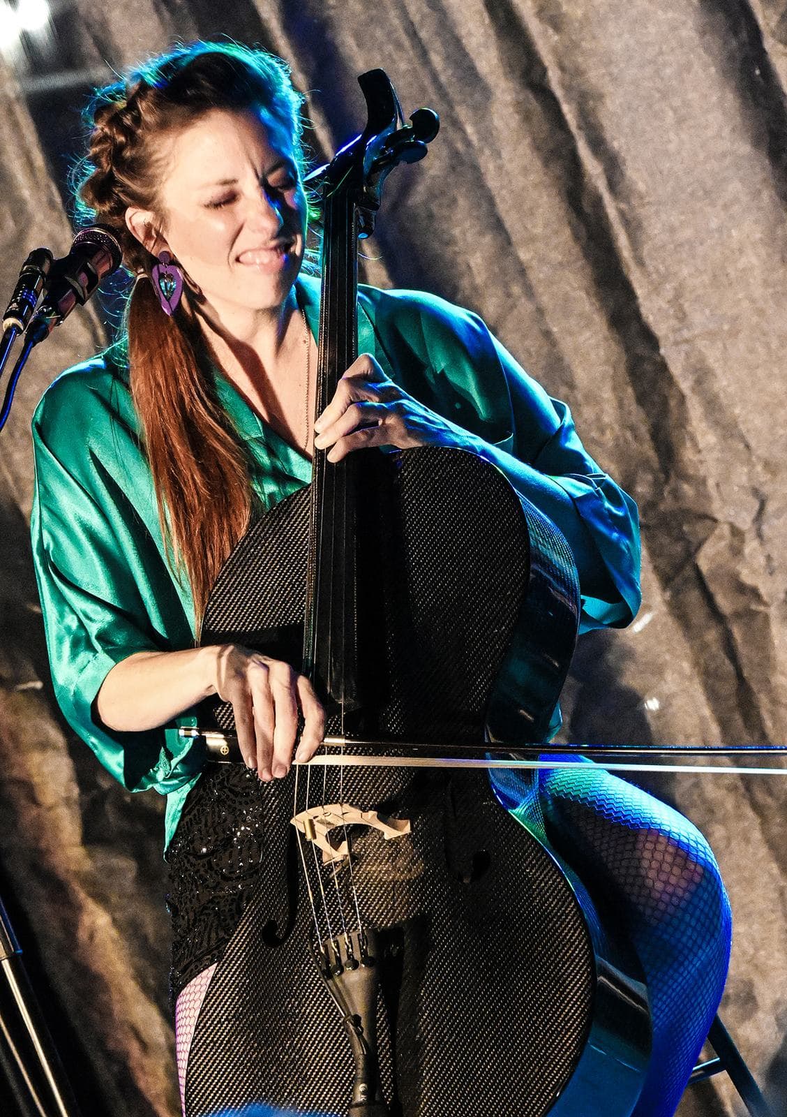 Sarah Clanton performs during the OSF7 Kickoff Dinner at John Emerald Distilling Company